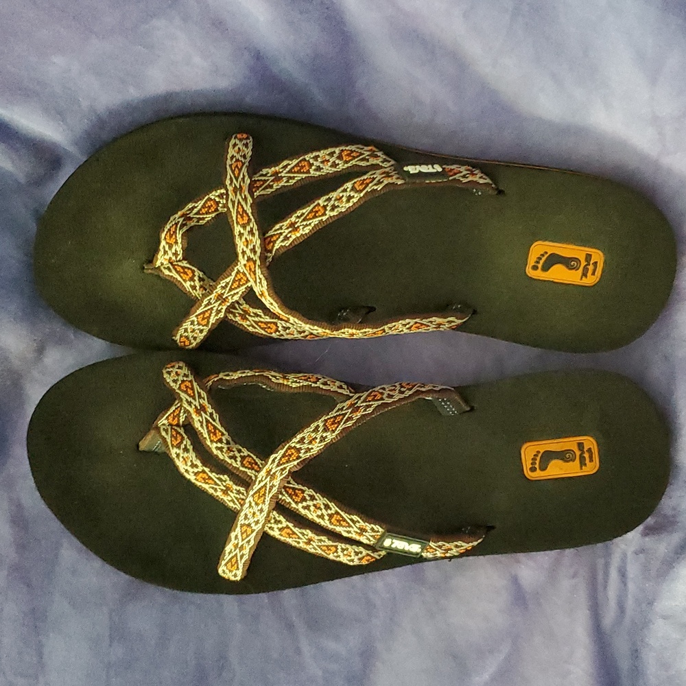 EUC Women's TEVA Flip-flops Size 9